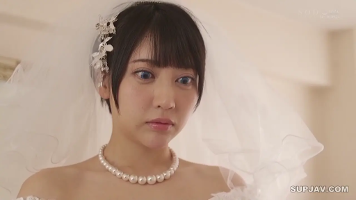 室内 · 脸部特写 · 站姿 · 凝视 · 惊讶 · 婚纱