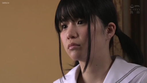 室内 · 交谈 · 校服 · 认真 · 侧对 · 脸部侧写