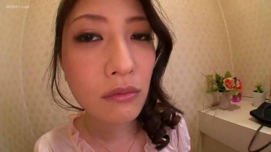投入 · 口交 · 和室 · 臀部 · 跪姿 · 榻榻米 · 紫色内衣