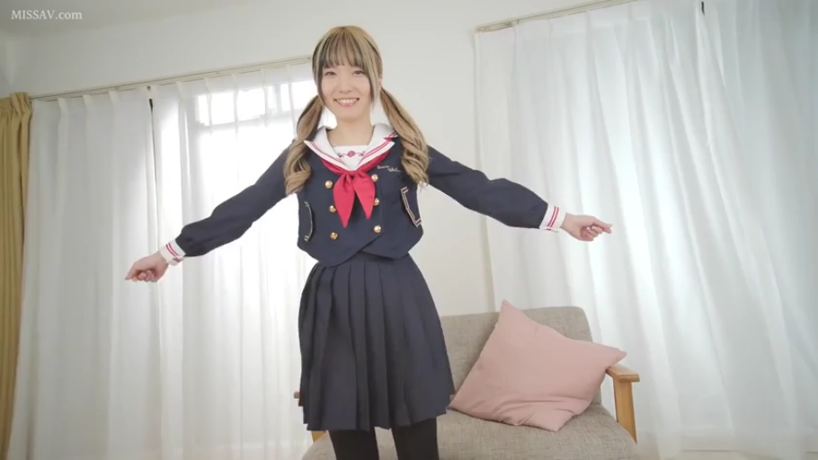 室内 · 全身 · 站姿 · 摆拍 · 水手服 · 双马尾 · 笑容