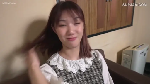 室内 · 微笑 · 面部特写 · 对视 · 清纯 · 俯视 · 粉色吊带