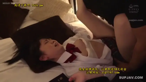 性交 · 躯干 · 枕头 · 仰臥 · 学生服 · 床上 · 成人内容 · 苦痛