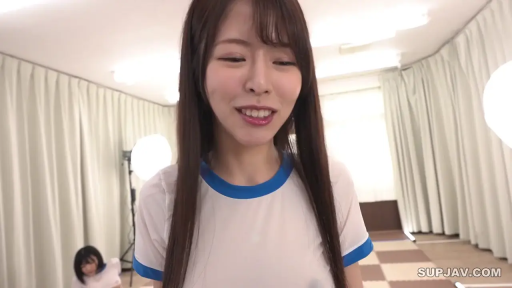 Stand · Smile · 面部特写 · 长发 · Studio · 灯具 · Outgoing · 体育服