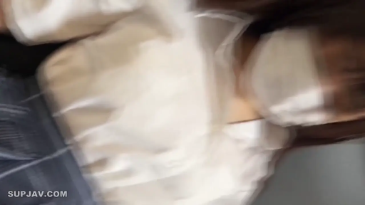 Indoor · White top · 近景 · 口罩 · 画面模糊 · 动态 · 戴口罩 · 晃动