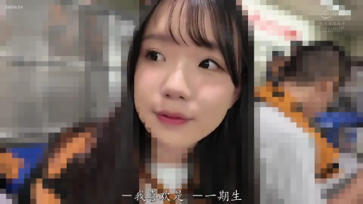 脸部 · 站立 · 自然 · 便服 · 谈话 · 公共场所 · 采访