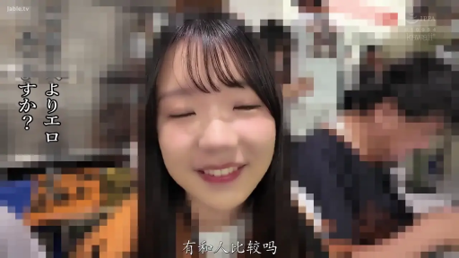 室内 · 面部特写 · 局部像素化 · 休闲服 · 访谈 · 正面 · 闭眼笑