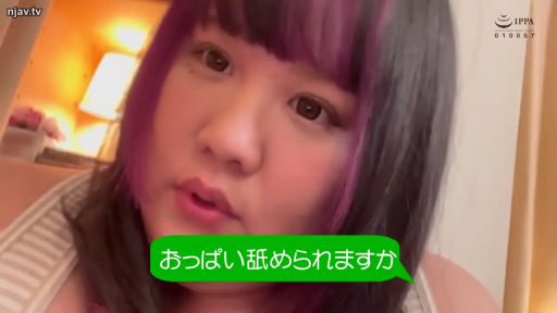 室内 · 脸部特写 · 条纹上衣