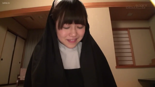室内 · 坐姿 · 角色扮演 · 脸部特写 · 微笑 · 俯视 · 修女服