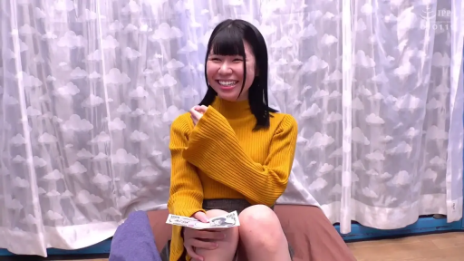 室内 · 面部 · 忧郁 · 站立 · 凝视 · 细绳 · 人像 · 吊带衣