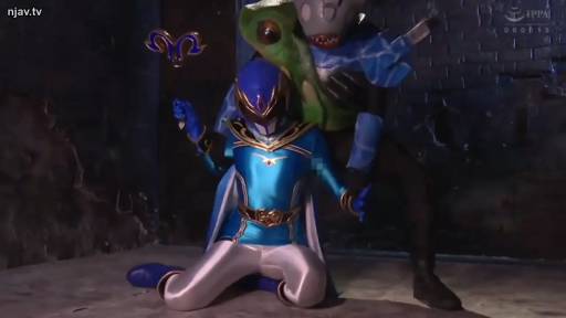 全景 · 战队制服 · 昏暗仓库 · 跪地被擒