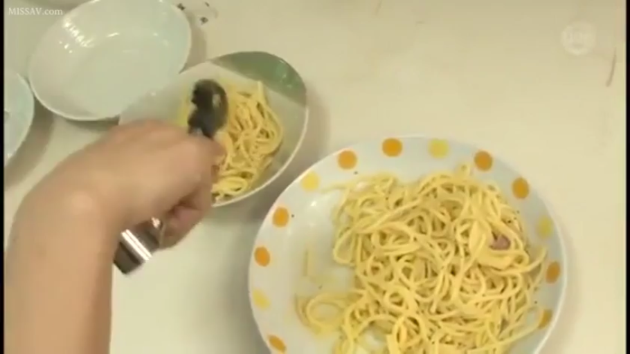 全裸 · 卧室 · 愉悦 · 仰卧开腿 · 马赛克 · 性行为 · 中景 · 枕头