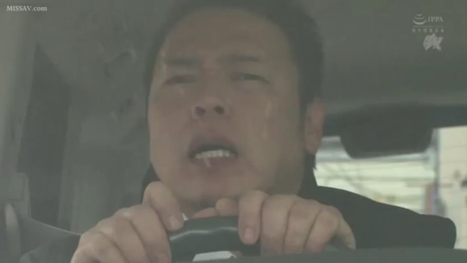 座り姿勢 · 顔部のクローズアップ · 车内 · スーツ · 熟男 · ハンドル · 狰狞 · 驾驶