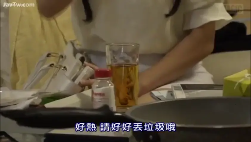 站姿 · 自然 · 远景 · 中文字幕 · 交流 · 休闲服 · 杂乱房间 · 生活杂物