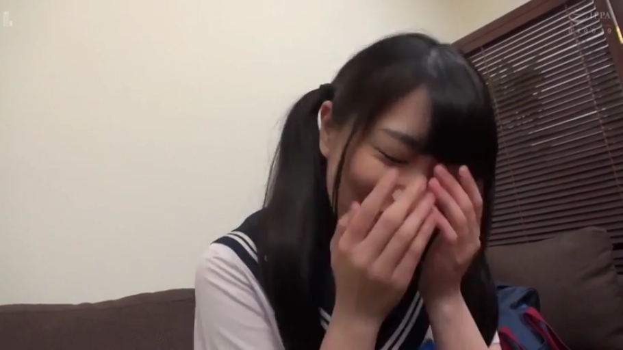 室内 · 坐姿 · 沙发 · 半身 · 水手服 · 双马尾 · 捂脸 · 害羞