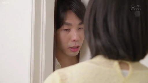 Serious · Close-up of the face · Stand · 对话 · shirt · Door · At the door · 日本