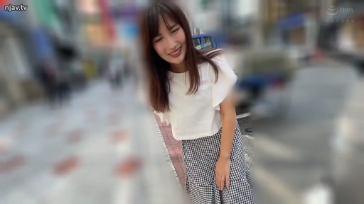 专注 · 白衬衫 · 站姿 · 办公室内 · 上半身特写 · OL剧情 · 谈话交流 · 屏风背景