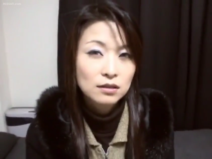 室内 · 顔部のクローズアップ · 注視 · 平凡 · 正面 · アジア人女性 · 冬装