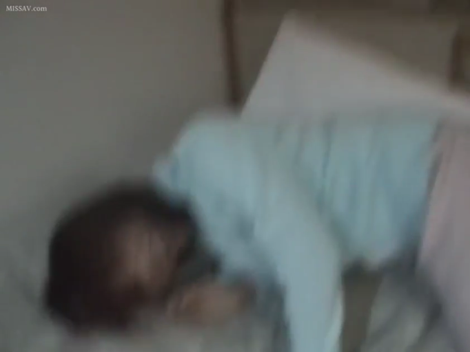 卧室 · 全景 · 俯卧 · 浅蓝色长袖