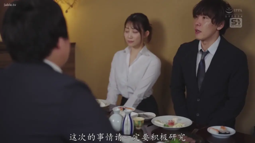 坐姿 · 交谈 · 严肃 · 中景 · 职业装 · 多人 · 餐厅 · 餐具