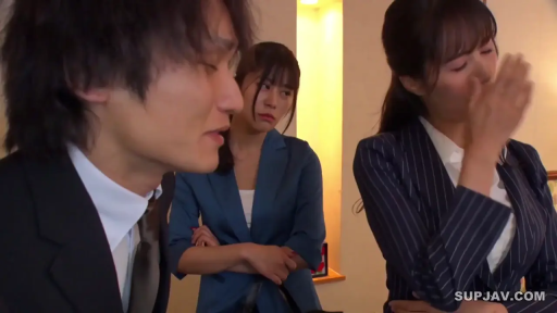 室内 · 站立 · 中景 · 西装