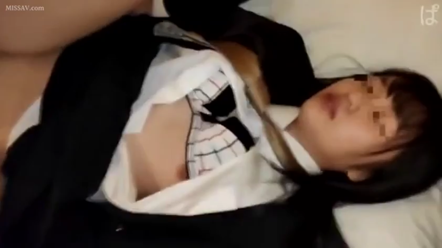 室内 · 露乳 · 迷离 · 特写 · JK制服 · 躺姿 · 局部