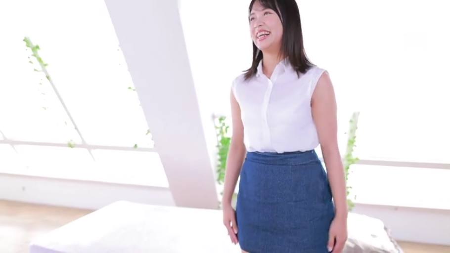 性交 · 享受 · 中景 · 裸体 · 酒店 · 昏暗 · 骑乘 · 啤酒瓶