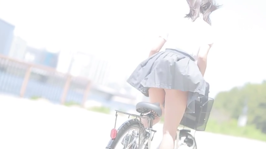 户外 · 露出 · 下体 · 背影 · 自行车 · 骑行 · 校服百褶裙