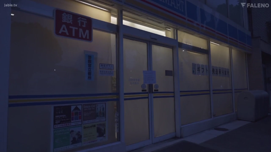 坐姿 · 胸部 · 全裸 · 自然 · 客厅 · 皮质沙发 · 短发 · 挑逗