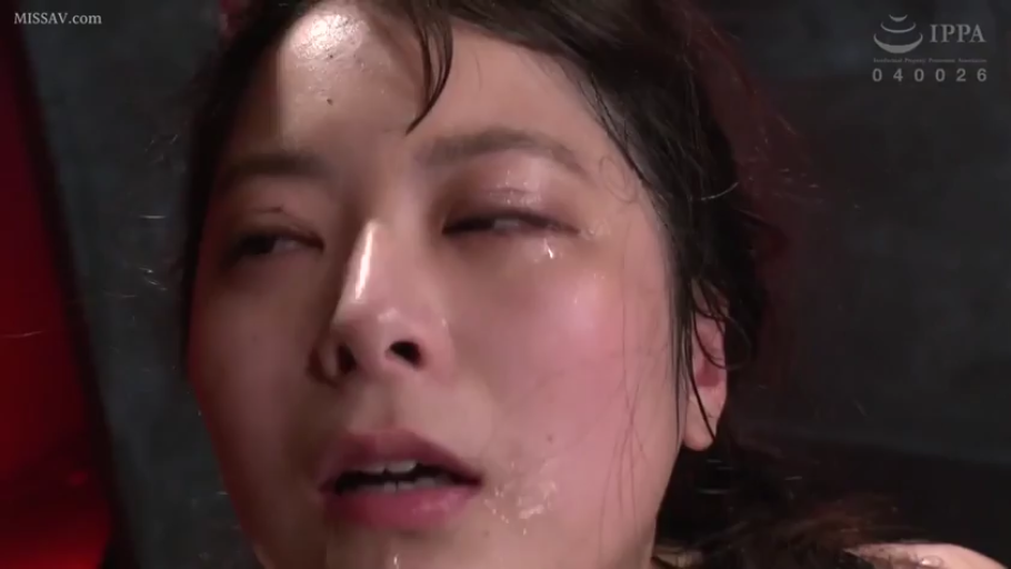 室内 · 脸部 · 销魂 · 高潮 · 躺卧 · 多汗