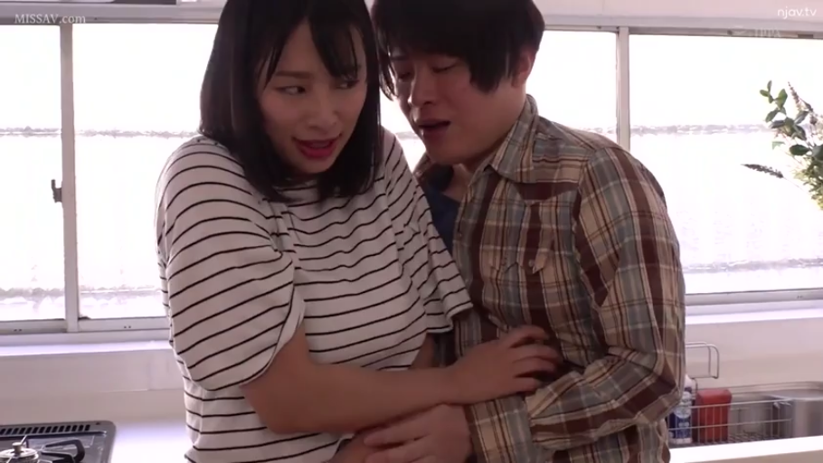 shy · 拥抱 · Kitchen · 条纹衫 · Flirting · 灶台