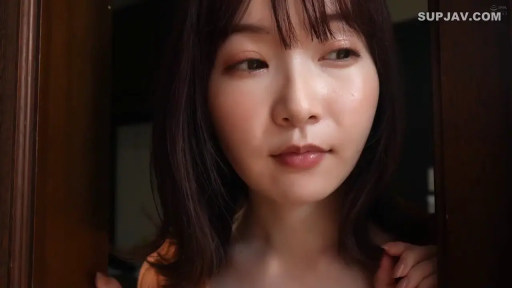 室内 · 脸部特写 · 橙色上衣