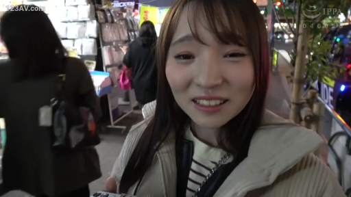 站立 · 陶醉 · 黑裤 · 户外 · 仰拍 · 低角度 · 手慰