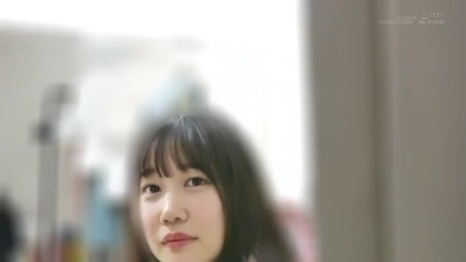 室内 · 坐姿 · 马赛克 · 手部 · 手交 · 连衣裙
