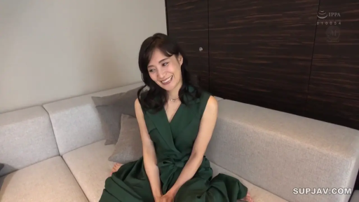 室内 · 面部特写 · 裸体 · 特写 · 性高潮 · 躺姿 · 闭眼皱眉