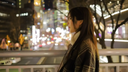 忧郁 · 站立 · 栏杆 · 侧脸 · 远眺 · 格纹大衣 · 室外天桥 · 灯火