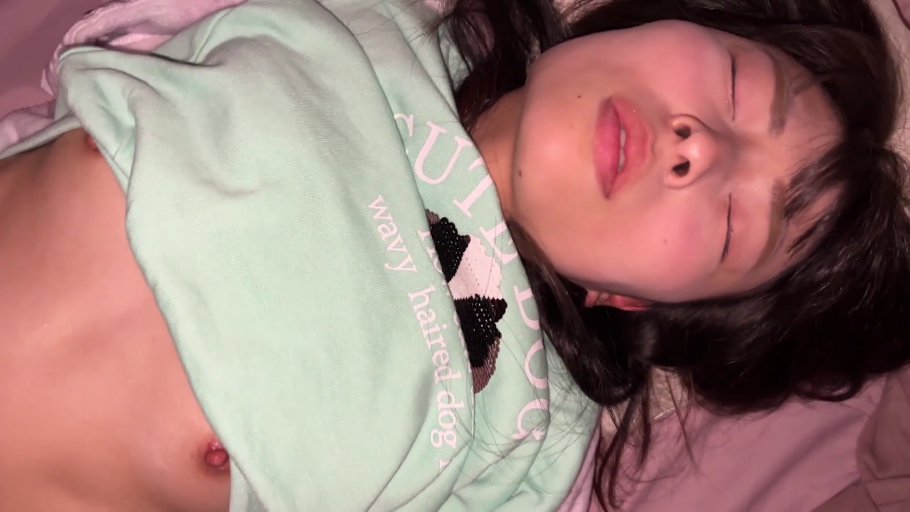 Ecstasy · Supine · 床上 · breast · Exposure · 卫衣