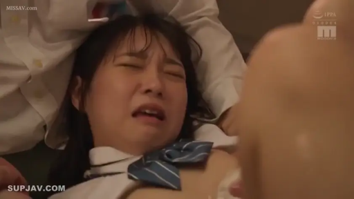 室内 · 校服 · 性行为 · 面部特写 · 卧姿 · 高潮表情 · 局部遮掩