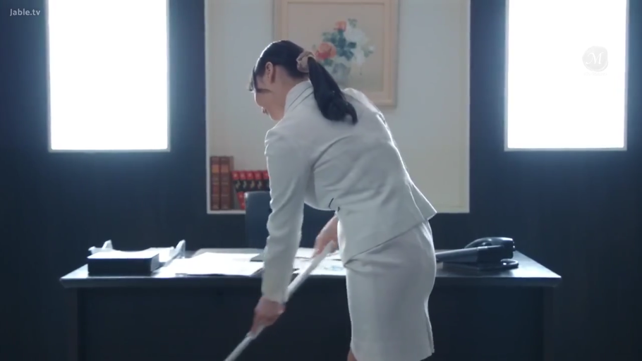 全裸 · 卧室 · 迷离 · 面部特写 · 被褥 · 侧卧 · 手部动作 · 性反应