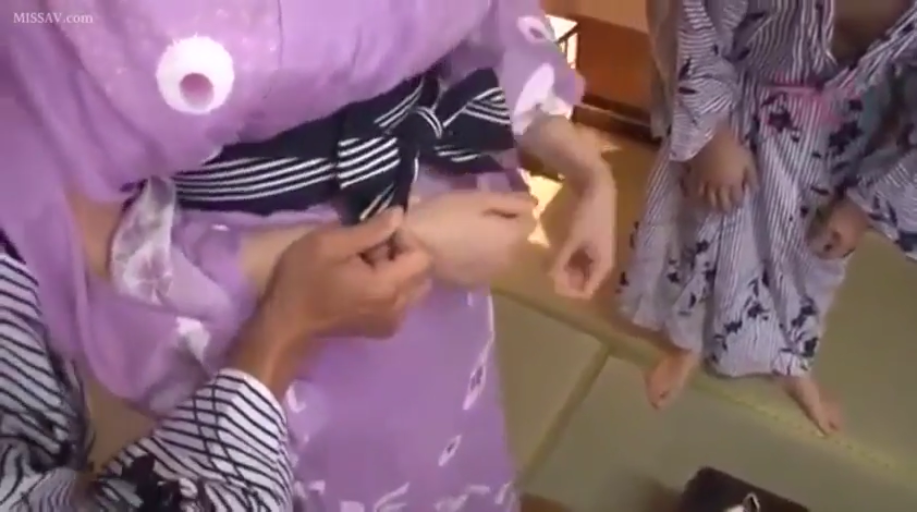 站立 · 和室 · 浴衣 · 腰部 · 和风 · 腰带 · 解开腰带