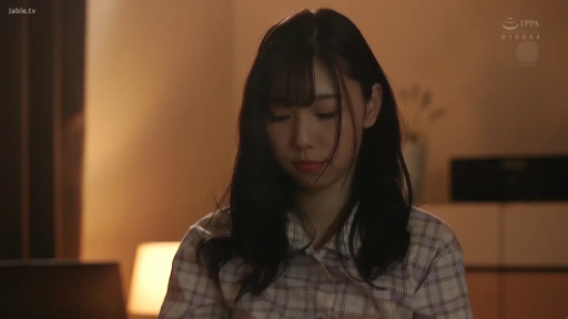 室内 · 坐姿 · 沉思 · 忧郁 · 脸部 · 居家 · 格纹衬衫 · 灯光