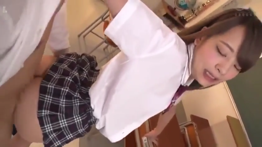 全裸 · 迷离 · 多人性交 · 身体特写 · 乳头特写 · 仰卧姿势 · 室内暗光
