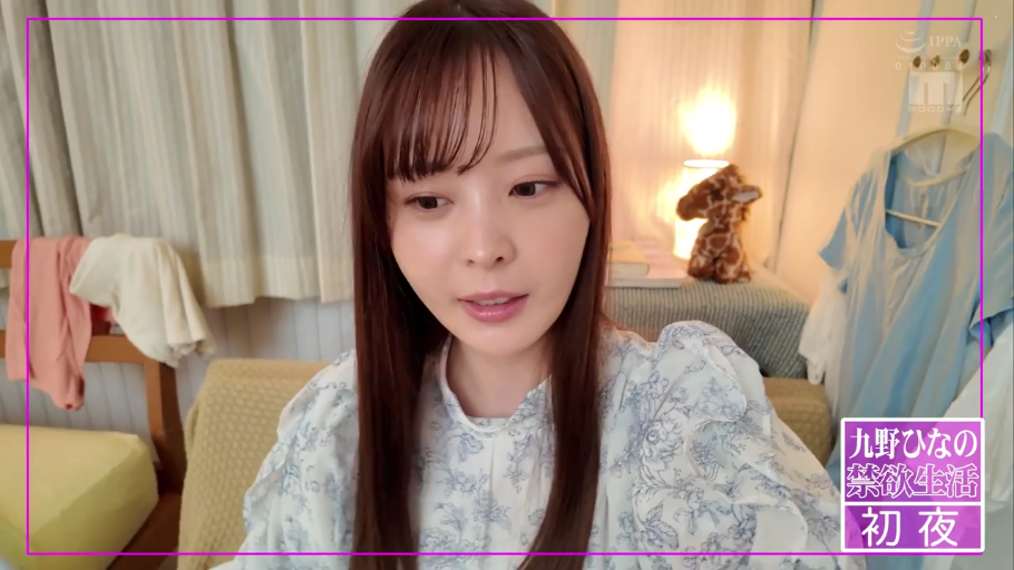 站立 · 全景 · 微笑 · 多人 · 互动 · 演播室 · 赛车服 · 音箱