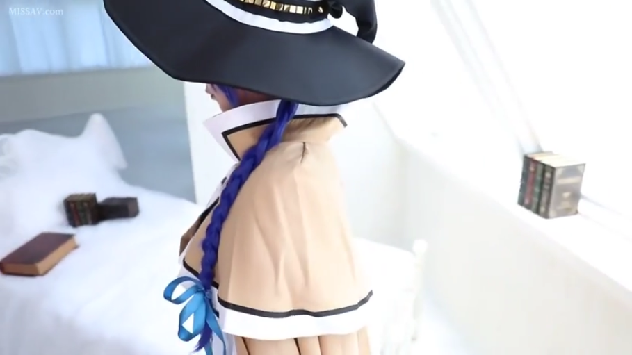 室内 · 脸部 · 笑容 · 说话 · 学生装 · 凑近 · 逆光