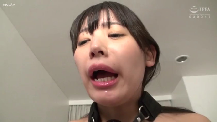 室内 · 面部特写 · 仰头 · 黑色项圈