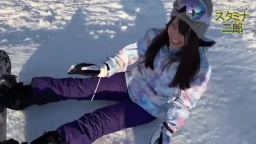 坐姿 · 全身 · 笑容 · 滑雪服 · 滑雪场 · 跌倒 · 滑雪眼镜