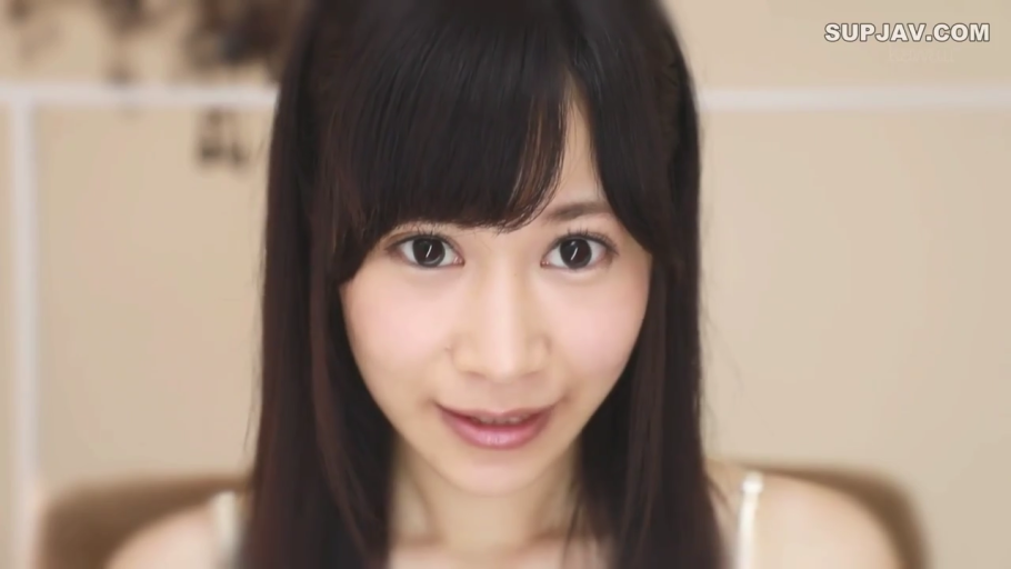 坐姿 · 脸部 · 马赛克 · 项链 · 粉色抹胸裙 · 迷醉 · 群交口交 · 室内暗光