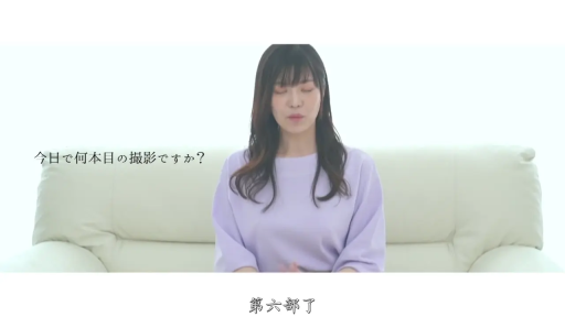 室内 · 坐姿 · 半身 · 紫色上衣