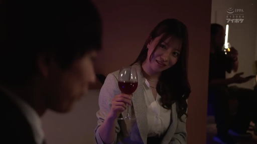 酒吧 · 西装外套 · 半身照