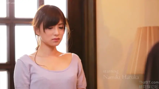 室内 · 瞑想 · 憂鬱 · 站姿 · デスクライト · 上半身 · 长发 · 浅紫色上衣