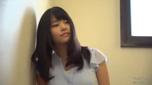 白衬衫 · 微笑 · 半身 · 部屋 · 壁に寄りかかる · 清纯 · 横に頭を傾ける